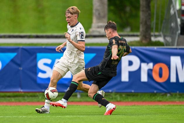 SOCCER - Hoffenheim vs Gladbach, test match SCHWAZ,AUSTRIA,07.AUG.26 - SOCCER - 1. DFL, 1. Deutsche Bundesliga, TSG Hoffenheim vs Borussia Mönchengladbach, test match. Image shows Nathan De Cat (Hoffenheim) and Lukas Ullrich (Gladbach).  GEPAxpictures xDanielxSchoenherr