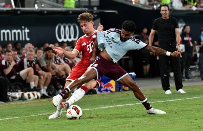 (260807) -- HONG KONG, Aug. 7, 2026 -- Tim Binder (L) of Bayern Munich vies with Ian Maatsen of Aston Villa during a pre-season friendly football match between Bayern Munich and Aston Villa in Hong Kong, south China, Aug. 7, 2026. ) (SP)CHINA-HONG KONG-FOOTBALL-PRE-SEASON FRIENDLY-BAYERN MUNICH VS ASTON VILLA (CN) LoxPingxFai 
