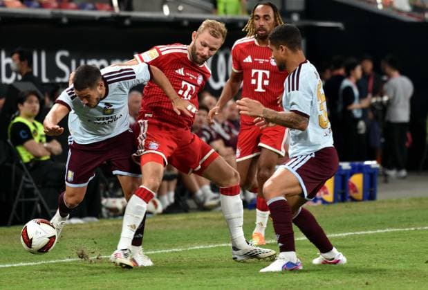 (260807) -- HONG KONG, Aug. 7, 2026 -- Konrad Laimer (2nd L) of Bayern Munich vies with Ian Maatsen of Aston Villa during a pre-season friendly football match between Bayern Munich and Aston Villa in Hong Kong, south China, Aug. 7, 2026. ) (SP)CHINA-HONG KONG-FOOTBALL-PRE-SEASON FRIENDLY-BAYERN MUNICH VS ASTON VILLA (CN) LoxPingxFai 