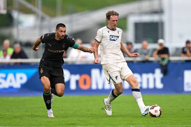 SOCCER - Hoffenheim vs Gladbach, test match SCHWAZ,AUSTRIA,07.AUG.26 - SOCCER - 1. DFL, 1. Deutsche Bundesliga, TSG Hoffenheim vs Borussia Mönchengladbach, test match. Image shows Tim Kleindienst (Gladbach) and Wouter Burger (Hoffenheim).  GEPAxpictures xDanielxSchoenherr