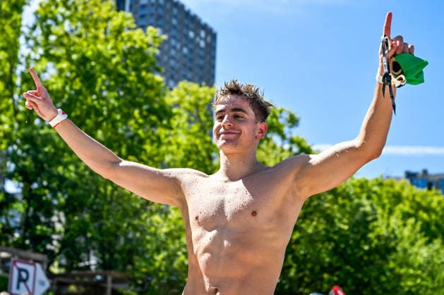 David Betlehem of Hungary celebrates after winning the gold medal in the open water swimming 3km Knockout Men Final during the European Aquatics Championships at the River Seine in Paris (France), August 7, 2026. Andrea Masini Deepbluemedia Insidefoto