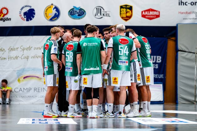 07.08.2026, xdobgx, Handball Heide-Cup 2026, TSV Hannover-Burgdorf - Mors Thy Handball v.l. Auszeit TSV Hannover-Burgdorf *** August 7, 2026, xdobgx, 2026 Heide Cup Handball Tournament, TSV Hannover Burgdorf vs. Mors Thy Handball – Timeout for TSV Hannover Burgdorf
