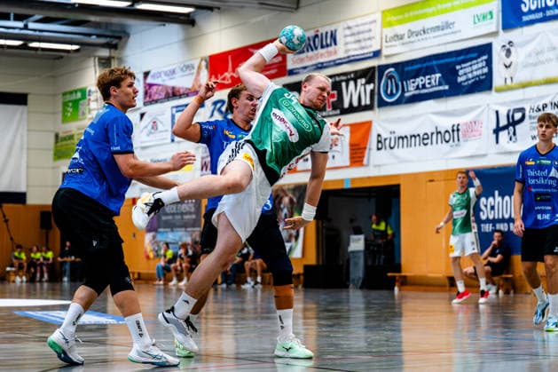 07.08.2026, xdobgx, Handball Heide-Cup 2026, TSV Hannover-Burgdorf - Mors Thy Handball v.l. Justus Fischer (TSV Hannover-Burgdorf, 54) beim Wurf, in action, throwing *** August 7, 2026, xdobgx, 2026 Heide Cup Handball Tournament, TSV Hannover Burgdorf vs. Mors Thy Handball; from left: Justus Fischer of TSV Hannover Burgdorf, taking a shot, in action, throwing