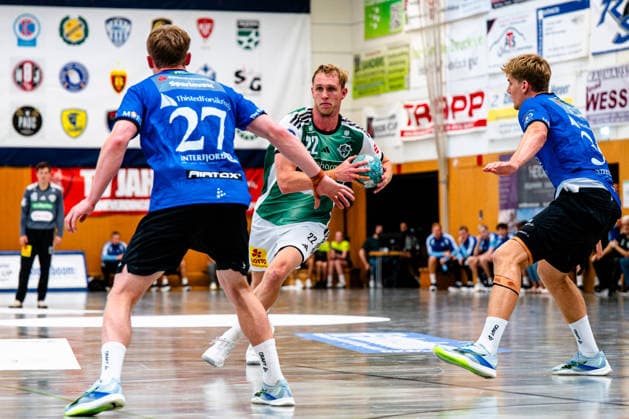 07.08.2026, xdobgx, Handball Heide-Cup 2026, TSV Hannover-Burgdorf - Mors Thy Handball v.l. Simon Skovhus Jensen (Mors-Thy Handbold, 27), Marian Michalczik (TSV Hannover-Burgdorf, 22) am Ball, plays the ball, Silas Overby (Mors-Thy Handbold, 36) *** August 7, 2026, xdobgx, 2026 Heide Cup Handball Tournament, TSV Hannover Burgdorf vs. Mors Thy Handball; from left: Simon Skovhus Jensen (Mors Thy Handbold), 27; Marian Michalczik (TSV Hannover Burgdorf), 22, on the ball; Silas Overby (Mors Thy Handbold), 36