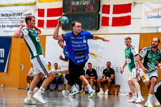 07.08.2026, xdobgx, Handball Heide-Cup 2026, TSV Hannover-Burgdorf - Mors Thy Handball v.l. Jonas Nielsen (Mors-Thy Handbold, 15) beim Wurf, in action, throwing *** August 7, 2026, xdobgx, 2026 Heide Cup Handball Tournament, TSV Hannover Burgdorf vs. Mors Thy Handball; from left: Jonas Nielsen (Mors Thy Handball), taking a shot, in action, throwing