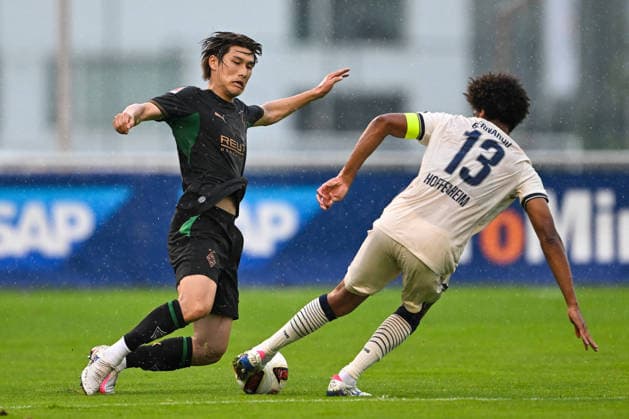SOCCER - Hoffenheim vs Gladbach, test match SCHWAZ,AUSTRIA,07.AUG.26 - SOCCER - 1. DFL, 1. Deutsche Bundesliga, TSG Hoffenheim vs Borussia Mönchengladbach, test match. Image shows Daiki Hashioka (Gladbach) and Bernardo (Hoffenheim).  GEPAxpictures xDanielxSchoenherr