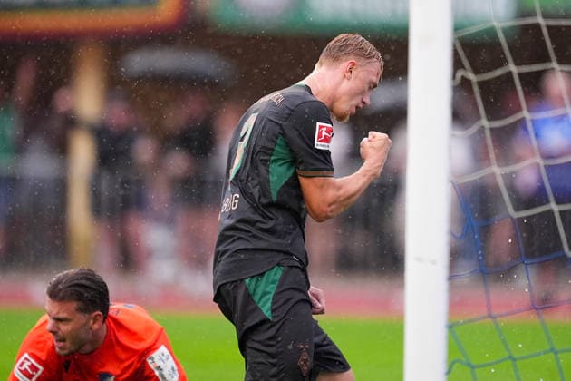 07.08.2026, xydrx, Fußball, Testspiel, TSG 1899 Hoffenheim - Borussia Mönchengladbach, Saison 2026 2027, Silberstadt Arena Schwaz: Torjubel nach dem Tor zum 3:1 für Borussia Moenchengladbach durch Torschütze Isac Lidberg (Borussia Moenchengladbach, 3) DFB regulations prohibit any use of photographs as image sequences and or quasi-video. *** August 7, 2026, xydrx, soccer, friendly match, TSG 1899 Hoffenheim vs. Borussia Mönchengladbach, 2026–2027 season, Silberstadt Arena Schwaz: Celebrations after Borussia Mönchengladbach’s 3–1 goal scored by Isac Lidberg. Borussia Mönchengladbach, 3. DFB regulations prohibit any use of photographs as image sequences and or quasi-video. Copyright: HMBxMedia YannisxDreimann