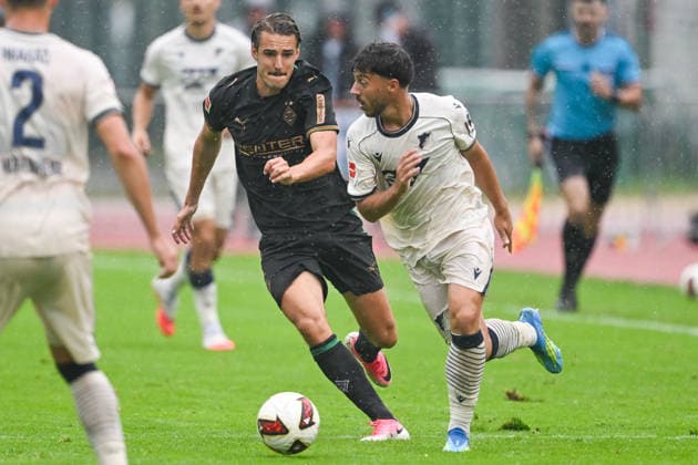 SOCCER - Hoffenheim vs Gladbach, test match SCHWAZ,AUSTRIA,07.AUG.26 - SOCCER - 1. DFL, 1. Deutsche Bundesliga, TSG Hoffenheim vs Borussia Mönchengladbach, test match. Image shows Florian Neuhaus (Gladbach) and Umut Tohumcu (Hoffenheim).  GEPAxpictures xDanielxSchoenherr