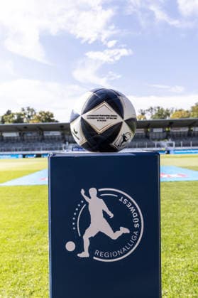 SV Stuttgarter Kickers vs. SSV Ulm 1846 Fußball, Fussball, Regionalliga, 1. Spieltag, GAZI-Stadion auf der Waldau Stuttgart 07.08.26 Spielball Regionalliga Südwest 2026-2027 für das Eröffnungsspiel SV Stuttgarter Kickers vs. SSV Ulm 1846 Fußball SV Stuttgarter Kickers vs. SSV Ulm 1846 Fußball, Fussball, Regionalliga, 1. Spieltag, GAZI-Stadion auf der Waldau Stuttgart 07.08.26 Foto: Lucca Fundel Stuttgart GAZI-Stadion auf der Waldau Baden-Württemberg Deutschland *** SV Stuttgarter Kickers vs. SSV Ulm 1846 Soccer, Regionalliga, Matchday 1, GAZI Stadium on the Waldau, Stuttgart, August 7, 2026—Match ball for the 2026–2027 Regionalliga Southwest season’s opening game: SV Stuttgarter Kickers vs. SSV Ulm 1846 Soccer SV Stuttgarter Kickers vs. SSV Ulm 1846 Soccer, soccer, Regional League, Matchday 1, GAZI Stadium auf der Waldau, Stuttgart, August 26, 2007. Photo by Lucca Fundel, Stuttgart, GAZI Stadium auf der Waldau, Baden-Württemberg, Germany