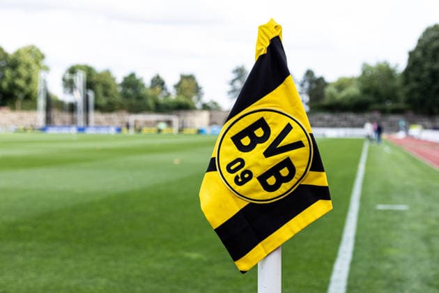 Regionalliga West: Borussia Dortmund II - 1.FC Köln II, 07.08.2026 Symbolbild, Eckflagge mit dem Blick auf Innenraum des Stadions vor dem Spiel. Regionalliga West: Borussia Dortmund II - 1.FC Köln II, Rote Erde, Dortmund; 07.08.2026 DFB regulations prohibit any use of photographs as image sequences and or quasi video. *** Regionalliga West: Borussia Dortmund II vs. 1. FC Köln II, August 7, 2026 Stock photo, corner flag with a view of the stadium interior before the Regionalliga West match between Borussia Dortmund II and 1. FC Köln II, Rote Erde, Dortmund, August 7, 2026. DFB regulations prohibit any use of photographs as image sequences and or quasi-video. Copyright: xBEAUTIFULxSPORTS Buriakovx