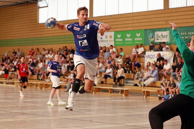 07.08.2026, xovx, Handball Lindencup, TuS Holzheim - HSG Pohlheim v.l. Torben Weinandt (HSG Pohlheim), Ben Fischer (TuS Holzheim) Linden Stadthalle Hessen Deutschland (DE) *** August 7, 2026, xovx, Lindencup Handball Tournament, TuS Holzheim vs. HSG Pohlheim; Torben Weinandt (HSG Pohlheim), Ben Fischer (TuS Holzheim); Linden Stadthalle, Hesse, Germany, DE