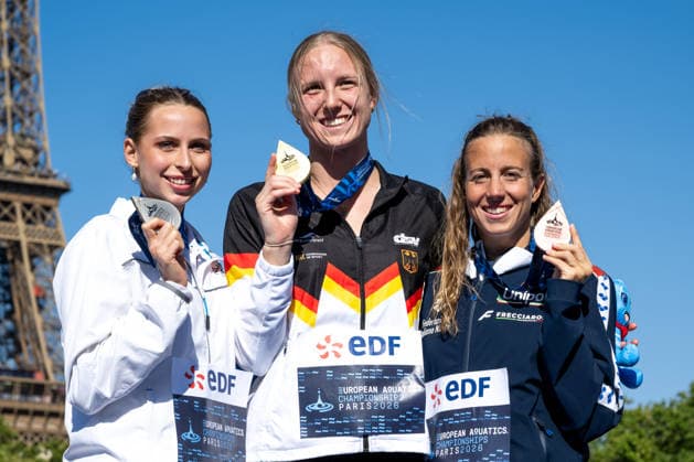 Bettina Fabian of Hungary, silver, Isabel Gose of Germany, gold, Ginevra Taddeucci of Italy, bronze show the medals after competing in the open water swimming 3km Knockout Women Final during the European Aquatics Championships at the River Seine in Paris (France), August 7, 2026. Giorgio Scala DBM - Deepbluemedia Insidefoto