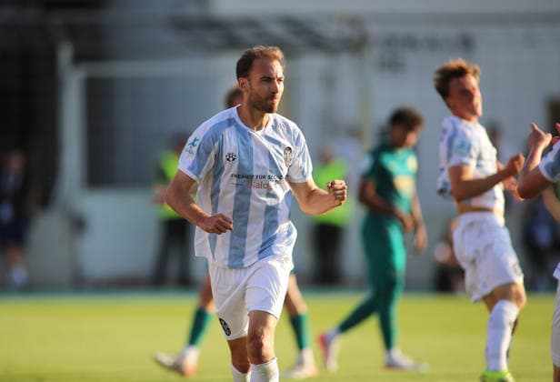 Fussball, Herren, Regionalliga Bayern, Saison 2026 2027, TSV 1860 München - FC Augsburg II, Grünwalder Stadion 1:0 durch Michael Eberwein (TSV 1860 München) durch einen Elfmeter, Tor *** Soccer, Men s, Bavarian Regional League, 2026–2027 Season, TSV 1860 Munich vs. FC Augsburg II, Grünwalder Stadium: 1–0 by Michael Eberwein (TSV 1860 Munich) on a penalty kick, goal