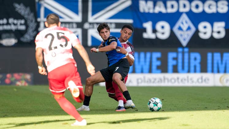 v.li.: Matthias Zimmermann (F95, 25), Lovis Bierschenk (SV Waldhof, 7), Steven van der Sloot (F95, 2), Zweikampf, Spielszene, Duell, duel, tackle, tackling, Dynamik, Action, Aktion, 07.08.2026, Mannheim (Deutschland), Fussball, 3. Liga, SV Waldhof Mannheim - Fortuna Düsseldorf, DFB DFL REGULATIONS PROHIBIT ANY USE OF PHOTOGRAPHS AS IMAGE SEQUENCES AND OR QUASI-VIDEO. *** From left: Matthias Zimmermann (F95), 25; Lovis Bierschenk (SV Waldhof), 7; Steven van der Sloot (F95), 2; tackle, game scene, duel, tackle, tackling, dynamics, action, August 7, 2026, Mannheim, Germany, soccer, 3rd Division, SV Waldhof Mannheim vs. Fortuna Düsseldorf, DFB and DFL regulations prohibit any use of photographs as image sequences and or quasi-video xozx