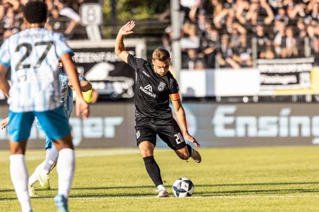 SV Stuttgarter Kickers vs. SSV Ulm 1846 Fußball, Fussball, Regionalliga, 1. Spieltag, GAZI-Stadion auf der Waldau Stuttgart 07.08.26 Alexander Kopf (SSV Ulm 1846 Fußball, 20) SV Stuttgarter Kickers vs. SSV Ulm 1846 Fußball, Fussball, Regionalliga, 1. Spieltag, GAZI-Stadion auf der Waldau Stuttgart 07.08.26 Foto: Lucca Fundel Stuttgart GAZI-Stadion auf der Waldau Baden-Württemberg Deutschland *** SV Stuttgarter Kickers vs. SSV Ulm 1846 Soccer, Regionalliga, Matchday 1, GAZI Stadium on the Waldau, Stuttgart, August 26, 2007, Alexander Kopf, SSV Ulm 1846, Soccer, 20 SV Stuttgarter Kickers vs. SSV Ulm 1846, Soccer, Regional League, Matchday 1, GAZI Stadium auf der Waldau, Stuttgart, August 26, 2007 Photo by Lucca Fundel, Stuttgart, GAZI Stadium auf der Waldau, Baden-Württemberg, Germany