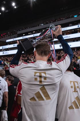 August 7, 2026, Hong Kong, China: MANUEL NEUER 1 FC Bayern Munich in action during Audi Football Summit 2026 Between FC Bayern Munich and Aston Villa at Kai Tak Stadium in Hong Kong on August 7, 2026. Hong Kong China - ZUMAn333 20260807_znp_n333_012 Copyright: xKaxLokxNgx