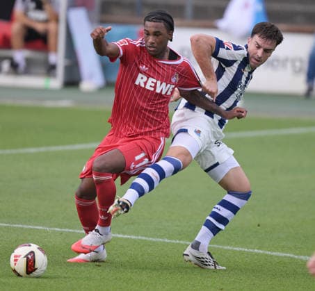 07.08.2026, xophax, Fussball 1.Bundesliga, 1.FC Koeln Testspiel im Franz - Kremer - Stadion in Köln . 1.FC Köln gegen Real Sociedad San Sebastian. Reigan Heskey , links ( 1.FC Köln ) und Luken Beitia , rechts ( San Sebastian ) Kitzbühel *** August 7, 2026, xophax, Soccer, Bundesliga 1, 1. FC Köln Friendly Match at Franz Kremer Stadium in Cologne: 1. FC Köln vs. Real Sociedad San Sebastián. Reigan Heskey (left, 1. FC Köln) and Luken Beitia (right, San Sebastián). Kitzbühel