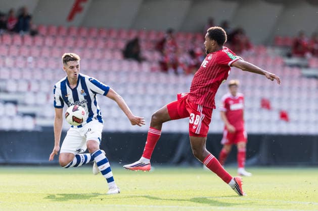 COLOGNE, GERMANY - AUGUST 07: Youssoupha Niang (1. FC Koeln, 38) controls the ball during a friendly match of season 2026 27 between 1. FC Köln vs. Real Sociedad San Sebastian at Geissbockheim on August 07, 2026 in Cologne, Germany. North Rhine Westphalia Germany Copyright: xSteffiexWunderlx