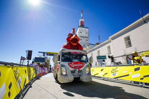 7E ÉTAPE DU TOUR DE FRANCE FEMMES AU MONT VENTOUX. PHOTOPQR LE DAUPHINE Eliot BERNARD ; Bédoin ; 07 08 2026 ; Mont Ventoux, le 7 août 2026. Passage des caravanes du Tour et ambiance au sommet du mont Ventoux pour la 7e étape du Tour de France Femmes avec Zwift. Photo : Eliot Bernard. 7th stage of the fifth edition of the Women s Tour de France cycling race, 146.8 km from Voulte-sur-Rhone to The Mont Ventoux, at The Mont Ventoux, southeastern France on August 7, 2026. Bédoin Vaucluse Provence-Alpes-Côte d Azur France  Copyright: xPHOTOPQR LExDAUPHINE MAXPPPxEliotxBERNARDx 20260807JDL3921 20260807JDL3921