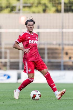COLOGNE, GERMANY - AUGUST 07: Julian Pauli (1. FC Koeln, 3) controls the ball during a friendly match of season 2026 27 between 1. FC Köln vs. Real Sociedad San Sebastian at Geissbockheim on August 07, 2026 in Cologne, Germany. North Rhine Westphalia Germany Copyright: xSteffiexWunderlx