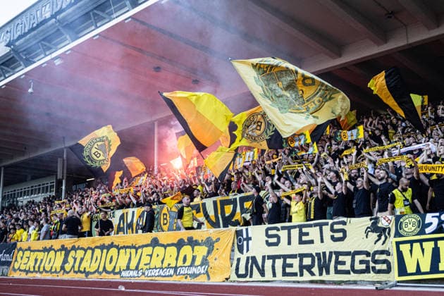 Regionalliga West: Borussia Dortmund II - 1.FC Köln II, 07.08.2026 Fans von Borussia Dortmund U23 mit der Pyrotechnik Regionalliga West: Borussia Dortmund II - 1.FC Köln II, Rote Erde, Dortmund; 07.08.2026 DFB regulations prohibit any use of photographs as image sequences and or quasi video. *** Regionalliga West: Borussia Dortmund II vs. 1. FC Köln II, August 7, 2026 Borussia Dortmund U23 fans with pyrotechnics Regionalliga West Borussia Dortmund II 1 FC Köln II, Rote Erde, Dortmund August 7, 2026 DFB regulations prohibit any use of photographs as image sequences and or quasi-video Copyright: xBEAUTIFULxSPORTS Buriakovx