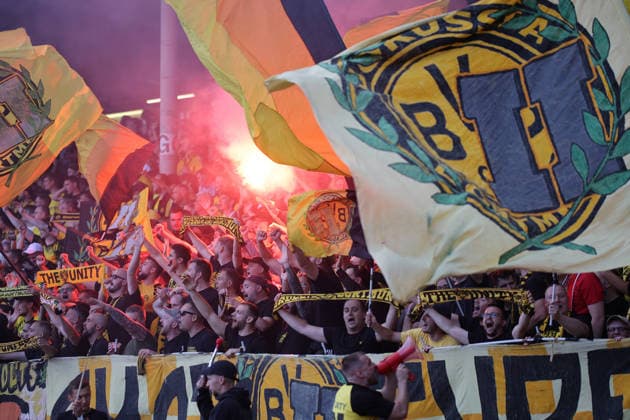 07.08.2026, xsefx, Fußball, Borussia Dortmund II (U23) - 1. FC Köln II U21, U 21 , Regionalliga West, Stadion Rote Erde, 2. Spieltag, Saison 2026 2027: BVB Fanblock mit Ultras und Bengalos DFB regulations prohibit any use of photographs as image sequences and or quasi-video. Nordrhein-Westfalen Deutschland *** August 7, 2026, xsefx, Soccer, Borussia Dortmund II U23 vs. 1. FC Köln II U21, Regionalliga West, Rote Erde Stadium, Matchday 2, 2026–2027 Season, BVB fan section with Ultras and flares. DFB regulations prohibit any use of photographs as image sequences and or quasi-video. North Rhine-Westphalia, Germany