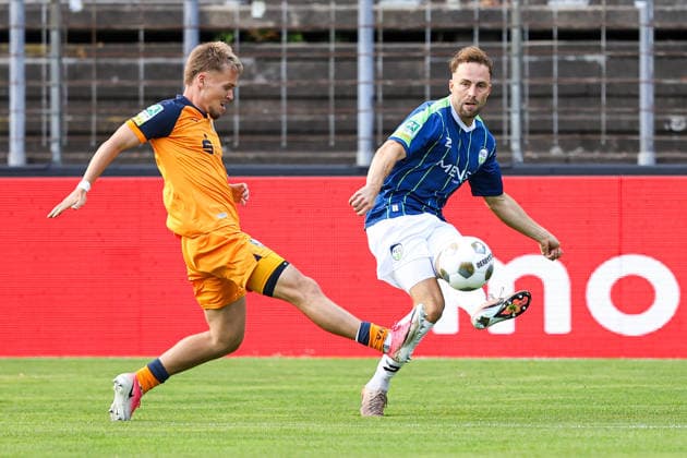 2026.08.07, xkwix, Fußball, Regionalliga West, FC Gütersloh - VfL Bochum II, Heidewaldstadion, 2.Spieltag, Saison 2026 2027: Julius Langfeld (FC Gütersloh 10) im Zweikampf gegen Lars Holtkamp (VfL Bochum II 6) DFB regulations prohibit any use of photographs as image sequences and or quasi-video. Photo: xKamilxWilkowskixPressefotoKochx Nordrhein-Westfalen Deutschland *** August 7, 2026, xkwix, Soccer, Regionalliga West, FC Gütersloh vs. VfL Bochum II, Heidewaldstadion, Matchday 2, 2026–2027 Season: Julius Langfeld (FC Gütersloh 10) in a tackle against Lars Holtkamp (VfL Bochum II 6). DFB regulations prohibit any use of photographs as image sequences and or quasi-video. Photo: xKamilxWilkowskixPressefotoKochx, North Rhine-Westphalia, Germany