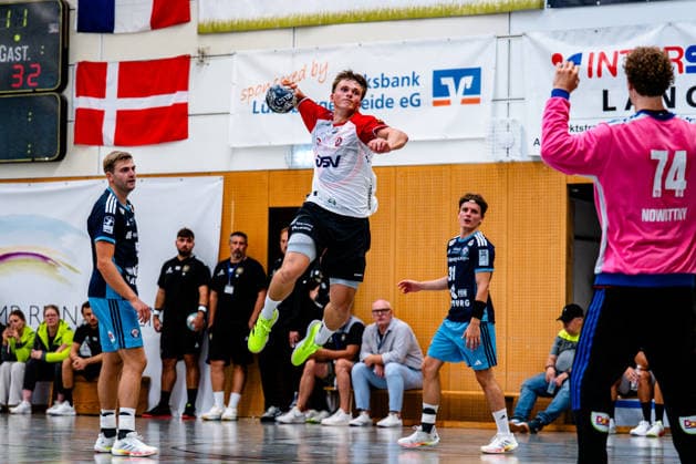 07.08.2026, xdobgx, Handball Heide-Cup 2026, HSV Hamburg - HOJ Elite v.l. Mikkel Olsen (HoJ Elite, 42) beim Wurf, in action, throwing Schneverdingen *** August 7, 2026, xdobgx, 2026 Heide Cup Handball Tournament, HSV Hamburg HOJ Elite vs. Mikkel Olsen HoJ Elite, 42 on the throw, in action, throwing in Schneverdingen
