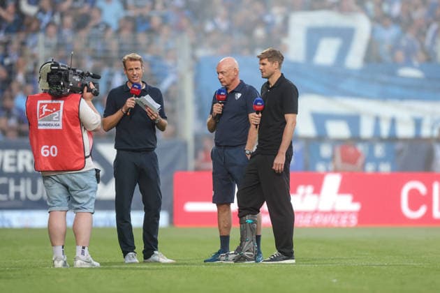 07.08.2026, Fussball, Saison 2026 2027, 2. Bundesliga, 1. Spieltag, VfL Bochum - Hertha BSC, Trainer Uwe Rösler (VfL Bochum) im Interview mit Simon Terodde und Yannick Erkenbrecher Bochum Ruhrstadion Deutschland xRHR-FOTOx *** August 7, 2026, Soccer, 2026–2027 Season, 2. Bundesliga, Matchday 1, VfL Bochum vs. Hertha BSC, Coach Uwe Rösler of VfL Bochum in an interview with Simon Terodde and Yannick Erkenbrecher at the Ruhrstadion in Bochum, Germany xRHR PHOTOx Copyright: RHR-FOTOx RHR-FOTO