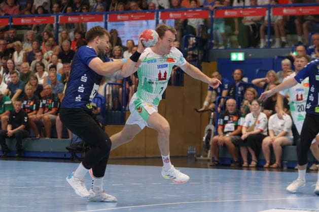 07.08.2026, xtgx, Handball Turnier, EHV Aue - SC Magdeburg emspor, v.l. Felix Claar (Magdeburg, 7) wirft Tor, Torschuetze, erzielt Tor, Treffer, scores the goal Lößnitz *** August 7, 2026, xtgx, Handball Tournament, EHV Aue vs. SC Magdeburg emspor, from left: Felix Claar (Magdeburg), 7 takes a shot, goal scorer, scores a goal, Lößnitz