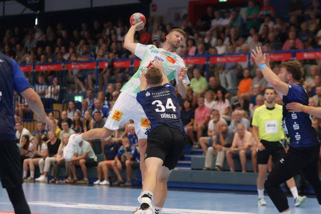 07.08.2026, xtgx, Handball Turnier, EHV Aue - SC Magdeburg emspor, v.l. Philipp Weber (Magdeburg, 20) wirft Tor, Torschuetze, erzielt Tor, Treffer, scores the goal Lößnitz *** August 7, 2026, xtgx, Handball Tournament, EHV Aue vs. SC Magdeburg emspor, from left: Philipp Weber (Magdeburg), 20 shots on goal, goal scorer, scores a goal, goal, scores the goal Lößnitz
