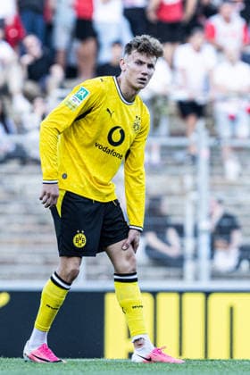 Regionalliga West: Borussia Dortmund II - 1.FC Köln II, 07.08.2026 Arne Wessels (Borussia Dortmund U23, 11). Nach der Zweikampf wurde Fußballsocke zerrissen, auf dem Fuß sind die Blutspuren zu sehen. Regionalliga West: Borussia Dortmund II - 1.FC Köln II, Rote Erde, Dortmund; 07.08.2026 DFB regulations prohibit any use of photographs as image sequences and or quasi video. *** Regionalliga West: Borussia Dortmund II 1, 1. FC Köln II 0, August 7, 2026; Arne Wessels, Borussia Dortmund U23, 11 After the tackle, the soccer sock was torn; bloodstains can be seen on the foot. Regionalliga West: Borussia Dortmund II vs. 1. FC Köln II, Rote Erde, Dortmund, August 7, 2026. DFB regulations prohibit any use of photographs as image sequences and or quasi-video. Copyright: xBEAUTIFULxSPORTS Buriakovx
