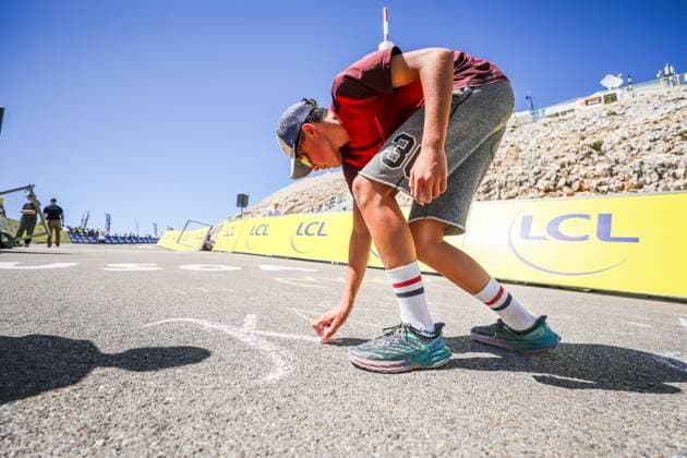 7E ÉTAPE DU TOUR DE FRANCE FEMMES AU MONT VENTOUX. PHOTOPQR LE DAUPHINE Eliot BERNARD ; Bédoin ; 07 08 2026 ; Mont Ventoux, le 7 août 2026. Passage des caravanes du Tour et ambiance au sommet du mont Ventoux pour la 7e étape du Tour de France Femmes avec Zwift. Photo : Eliot Bernard. 7th stage of the fifth edition of the Women s Tour de France cycling race, 146.8 km from Voulte-sur-Rhone to The Mont Ventoux, at The Mont Ventoux, southeastern France on August 7, 2026. Bédoin Vaucluse Provence-Alpes-Côte d Azur France  Copyright: xPHOTOPQR LExDAUPHINE MAXPPPxEliotxBERNARDx 20260807JDL3957 20260807JDL3957