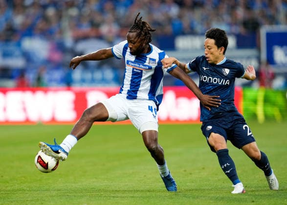 Deyovaisio Zeefuik (Hertha BSC, 42) im Zweikampf mit Koji Miyoshi (VfL Bochum 1848, 23) GER, VfL Bochum 1848 vs Hertha BSC, 2. Bundesliga, 1. Spieltag, Saison 2026-27, Vonovia Ruhrstadion, Bochum, 07.08.2026 DFL REGULATIONS PROHIBIT ANY USE OF PHOTOGRAPHS AS IMAGE SEQUENCES AND OR QUASI-VIDEO Foto: HMB Media Scott W. Coleman Bochum Vonovia Ruhrstadion Nordrhein-Westfalen GER Copyright: xScottxW.xColemanx