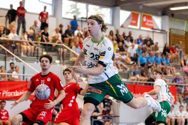 Franko LASTRO (FRISCH AUF! Goeppingen, 28) erzielt ein Tor, Aktion, Torwurf GER, FRISCH AUF! Goeppingen vs. TSV Neuhausen Filder, Handball, Vorbereitung, Turnier, S-Cup Altensteig, Viertelfinale, Spielzeit 2026 2027, 07.08.2026, GER, FRISCH AUF! Goeppingen vs. TSV Neuhausen Filder, Handball, Vorbereitung, Turnier, S-Cup Altensteig, Viertelfinale, Spielzeit 2026 2027, 07.08.2026, Altensteig *** Franko LASTRO, FRISCH AUF Goeppingen, No. 28, scores a goal, play, shot on goal GER, FRISCH AUF Goeppingen vs. TSV Neuhausen Filder, handball, preseason, tournament, S Cup Altensteig, Quarterfinals, 2026–2027 season, August 7, 2026, GER, FRISCH AUF Goeppingen vs. TSV Neuhausen Filder, handball, preseason, tournament, S Cup Altensteig, quarterfinals, 2026–2027 season, August 7, 2026, Altensteig Copyright: xEibnerxPressefoto OliverxSchmidtx EP_OST