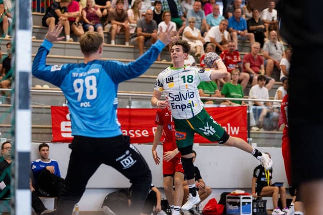 Fynn HOFELE (FRISCH AUF! Goeppingen, 12) erzielt ein Tor, Aktion, Torwurf GER, FRISCH AUF! Goeppingen vs. TSV Neuhausen Filder, Handball, Vorbereitung, Turnier, S-Cup Altensteig, Viertelfinale, Spielzeit 2026 2027, 07.08.2026, GER, FRISCH AUF! Goeppingen vs. TSV Neuhausen Filder, Handball, Vorbereitung, Turnier, S-Cup Altensteig, Viertelfinale, Spielzeit 2026 2027, 07.08.2026, Altensteig *** Fynn HOFELE, FRISCH AUF Goeppingen, No. 12, scores a goal, play, shot on goal GER, FRISCH AUF Goeppingen vs. TSV Neuhausen Filder, handball, preseason, tournament, S Cup Altensteig, Quarterfinals, 2026–2027 season, August 7, 2026, GER, FRISCH AUF Goeppingen vs. TSV Neuhausen Filder, handball, preseason, tournament, S Cup Altensteig, quarterfinals, 2026–2027 season, August 7, 2026, Altensteig Copyright: xEibnerxPressefoto OliverxSchmidtx EP_OST