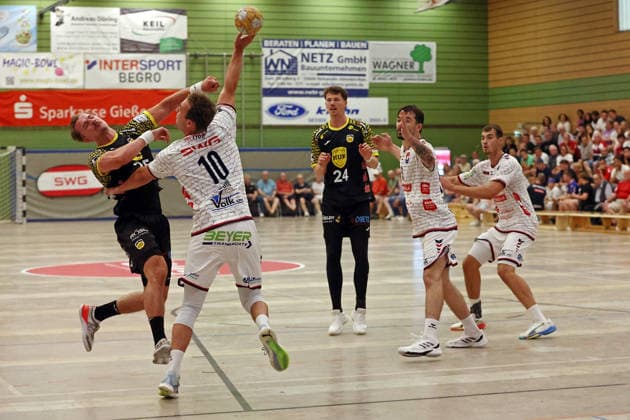 07.08.2026, xovx, Handball Lindencup, TV Hüttenberg - HSC 2000 Coburg v.l. Jakob Knauer (HSC Coburg), Paul Ohl (TV Hüttenberg), Sven Wesseling (HSC Coburg), Vit Reichl (TV Hüttenberg), Danil Dyatlov (TV Hüttenberg) Linden Stadthalle Hessen Deutschland (DE) *** August 7, 2026, xovx, Lindencup Handball, TV Hüttenberg vs. HSC 2000 Coburg, Jakob Knauer (HSC Coburg), Paul Ohl, TV Hüttenberg; Sven Wesseling, HSC Coburg; Vit Reichl, TV Hüttenberg; Danil Dyatlov, TV Hüttenberg; Linden Stadthalle, Hesse, Germany, DE