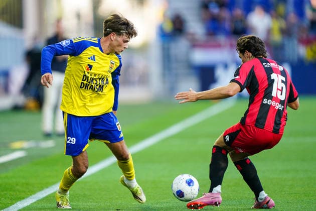 2026-08-07 SC Cambuur v Excelsior LEEUWARDEN, NETHERLANDS - AUGUST 7: Iwan Henstra of SC Cambuur, Simon Janssen of Excelsior Rotterdam during the VriendenLoterij Eredivisie match between SC Cambuur and Excelsior at Kooi Stadion on August 7, 2026 in Leeuwarden, Netherlands. Leeuwarden Kooi Stadion Netherlands Content not available for redistribution in The Netherlands directly or indirectly through any third parties. Copyright: xAndrexWeeningx