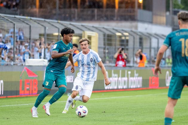 Julian Bell 2 (TSV 1860 Muenchen), TSV 1860 von Muenchen vs. FC Augsburg II, Fussball, Regionalliga Bayern, 3. Spieltag, 07.08.2026 DFB regulations prohibit any use of photographs as image sequences and or quasi-video Muenchen Bayern Deutschland *** Julian Bell 2 TSV 1860 Munich, TSV 1860 Munich vs. FC Augsburg II, Soccer, Bavarian Regional League, Matchday 3, August 7, 2026 DFB regulations prohibit any use of photographs as image sequences and or quasi-video Munich, Bavaria, Germany Copyright: xkolbert-press UlrichxGamelx