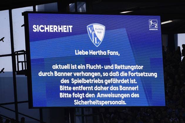 Fußball 2. Bundesliga 1. Spieltag VfL Bochum - Hertha BSC Berlin am 07.08.2026 im Vonovia Ruhrstadion in Bochum Spielunterbrechung - Ein Flucht- und Rettungstor ist durch ein Banner verhangen DFL regulations prohibit any use of photographs as image sequences and or quasi-video. *** Soccer, 2. Bundesliga, Matchday 1: VfL Bochum vs. Hertha BSC Berlin on August 7, 2026, at the Vonovia Ruhrstadion in Bochum. Game interruption: A goal that would have been a game-changer was obscured by a banner. DFL regulations prohibit any use of photographs as image sequences and or quasi-video. xRx