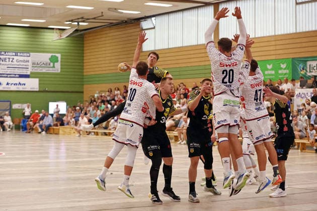 07.08.2026, xovx, Handball Lindencup, TV Hüttenberg - HSC 2000 Coburg v.l. Paul Ohl (TV Hüttenberg), Sven Wesseling (HSC Coburg), Nils Röller (HSC Coburg), Leonards Valkovskis (HSC Coburg), Leif Haack (TV Hüttenberg), Danil Dyatlov (TV Hüttenberg), Jesper Schartl (HSC Coburg) Linden Stadthalle Hessen Deutschland (DE) *** August 7, 2026, xovx, Lindencup Handball Tournament, TV Hüttenberg vs. HSC 2000 Coburg; Paul Ohl (TV Hüttenberg), Sven Wesseling (HSC Coburg), Nils Röller, HSC Coburg; Leonards Valkovskis, HSC Coburg; Leif Haack, TV Hüttenberg; Danil Dyatlov, TV Hüttenberg; Jesper Schartl, HSC Coburg; Linden City Hall, Hesse, Germany, DE