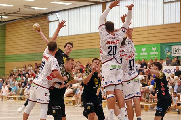 07.08.2026, xovx, Handball Lindencup, TV Hüttenberg - HSC 2000 Coburg v.l. Paul Ohl (TV Hüttenberg), Sven Wesseling (HSC Coburg), Nils Röller (HSC Coburg), Leonards Valkovskis (HSC Coburg), Leif Haack (TV Hüttenberg), Danil Dyatlov (TV Hüttenberg), Jesper Schartl (HSC Coburg) Linden Stadthalle Hessen Deutschland (DE) *** August 7, 2026, xovx, Lindencup Handball Tournament, TV Hüttenberg vs. HSC 2000 Coburg; Paul Ohl (TV Hüttenberg), Sven Wesseling (HSC Coburg), Nils Röller, HSC Coburg; Leonards Valkovskis, HSC Coburg; Leif Haack, TV Hüttenberg; Danil Dyatlov, TV Hüttenberg; Jesper Schartl, HSC Coburg; Linden City Hall, Hesse, Germany, DE