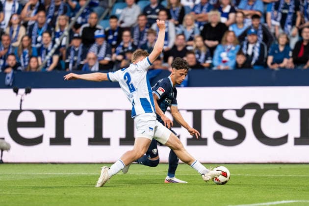 07.08.2026, GER Deutschland, Fussball, Saison 2026 2027, 2. Bundesliga, 1. Spieltag: VfL Bochum vs Hertha BSC Berlin Zweikampf zwischen Alessandro Crimaldi (VfL Bochum, 37) und Julian Eitschberger (Hertha BSC Berlin, 2) Bochum Vonovia Ruhrstadion Nordrhein Westfalen Deutschland *** August 7, 2026, GER Germany, Soccer, 2026–2027 Season, 2. Bundesliga, Matchday 1: VfL Bochum vs. Hertha BSC Berlin; Tackle between Alessandro Crimaldi (VfL Bochum, 37) and Julian Eitschberger (Hertha BSC Berlin, 2); Bochum, Vonovia Ruhrstadion, North Rhine-Westphalia, Germany Copyright: xnordphotoxGmbHx xSchulzex