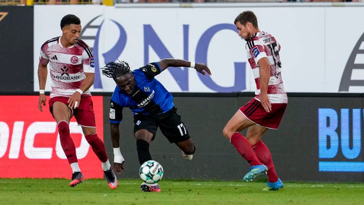 v.li.: Steven van der Sloot (F95, 2), Owono-Darnell Keumo (SV Waldhof, 17), Tim Oberdorf (F95, 15), Zweikampf, Spielszene, Duell, duel, tackle, tackling, Dynamik, Action, Aktion, 07.08.2026, Mannheim (Deutschland), Fussball, 3. Liga, SV Waldhof Mannheim - Fortuna Düsseldorf, DFB DFL REGULATIONS PROHIBIT ANY USE OF PHOTOGRAPHS AS IMAGE SEQUENCES AND OR QUASI-VIDEO. *** From left: Steven van der Sloot (F95), 2; Owono Darnell Keumo (SV Waldhof), 17; Tim Oberdorf (F95), 15; tackle, game scene, duel, tackle, tackling, dynamics, action, August 7, 2026, Mannheim, Germany, soccer, 3rd Division, SV Waldhof Mannheim vs. Fortuna Düsseldorf, DFB and DFL regulations prohibit any use of photographs as image sequences and or quasi-video xozx