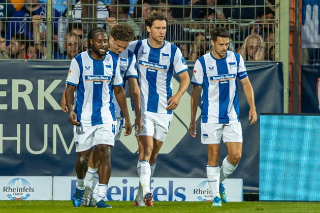 Sebastian Groenning Andersen (Hertha BSC Berlin) Torjubel, jubelt mit seiner Mannschaft nach dem Treffer zum 0:1 waehrend des spiels der 2. Bundesliga zwischen VfL Bochum und Hertha BSC, Vonovia Ruhrstadion am 07. August 2026 in Bochum, Deutschland. (Foto von xxx DeFodi Images) +++ Sebastian Groenning Andersen (Hertha BSC Berlin) celebrates after scoring his team s first goal with teammates during the 2nd Bundesliga match between VfL Bochum and Hertha BSC at Vonovia Ruhrstadion on August 7, 2026 in Bochum, Germany. (Photo by xxx DeFodi Images) DFB DFL REGULATIONS PROHIBIT ANY USE OF PHOTOGRAPHS AS IMAGE SEQUENCES AND OR QUASI-VIDEO. - *** Sebastian Groenning Andersen of Hertha BSC Berlin celebrates a goal with his teammates after scoring the 0–1 goal during the 2. Bundesliga match between VfL Bochum and Hertha BSC at the Vonovia Ruhrstadion on August 7, 2026, in Bochum, Germany. Photo by xxx DeFodi Images. Sebastian Groenning Andersen of Hertha BSC Berlin celebrates after scoring his team’s first goal with teammates during the 2. Bundesliga match between VfL Bochum and Hertha BSC at Vonovia Ruhrstadion on August 7, 2026 in Bochum, Germany. Photo by xxx DeFodi Images. DFB and DFL regulations prohibit any use of photographs as image sequences and or quasi-video.