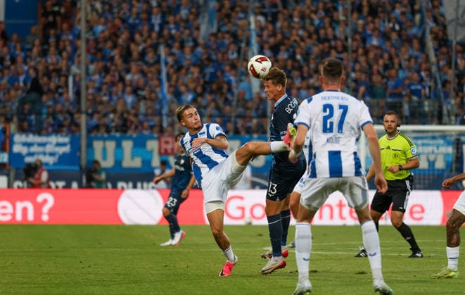 Deutschland: Fussball 2.Bundesliga 2026 2027, 1. Spieltag - VfL Bochum vs Hertha BSC - Vonovia Ruhrstadion (Bochum): Kopfball Oliver Olsen (VfL Bochum, 13) *** Germany Soccer 2. Bundesliga 2026–2027, Matchday 1: VfL Bochum vs. Hertha BSC at Vonovia Ruhrstadion in Bochum; header by Oliver Olsen of VfL Bochum, 13 Copyright: xAymanxAlahmedx