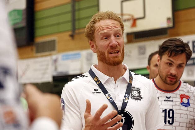 07.08.2026, xovx, Handball Lindencup, TV Hüttenberg - HSC 2000 Coburg Trainer Stefan Kneer (TV Hüttenberg) Linden Stadthalle Hessen Deutschland (DE) *** August 7, 2026, xovx, Lindencup Handball Tournament, TV Hüttenberg vs. HSC 2000 Coburg; Coach Stefan Kneer; TV Hüttenberg; Linden City Hall; Hesse, Germany; DE
