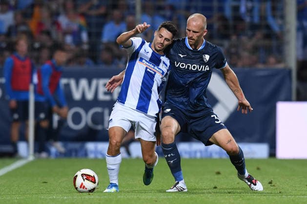 Fußball 2. Bundesliga 1. Spieltag VfL Bochum - Hertha BSC Berlin am 07.08.2026 im Vonovia Ruhrstadion in Bochum Josip Brekalo ( Berlin ), links - Philipp Hofmann ( Bochum ), rechts DFL regulations prohibit any use of photographs as image sequences and or quasi-video. *** Soccer, 2. Bundesliga, Matchday 1: VfL Bochum vs. Hertha BSC Berlin on August 7, 2026, at the Vonovia Ruhrstadion in Bochum. Josip Brekalo (Berlin, left), Philipp Hofmann (Bochum, right). DFL regulations prohibit any use of photographs as image sequences and or quasi-video. xRx