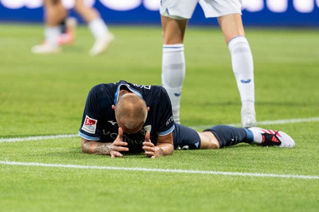 07.08.2026, GER Deutschland, Fussball, Saison 2026 2027, 2. Bundesliga, 1. Spieltag: VfL Bochum vs Hertha BSC Berlin Philipp Hofmann (VfL Bochum, 33) am Boden, Gestik, Mimik, Emotionen Bochum Vonovia Ruhrstadion Nordrhein Westfalen Deutschland *** August 7, 2026, GER Germany, Soccer, 2026–2027 Season, 2. Bundesliga, Matchday 1: VfL Bochum vs. Hertha BSC Berlin; Philipp Hofmann (VfL Bochum), age 33, on the ground, gesturing, facial expressions, emotions; Bochum, Vonovia Ruhrstadion, North Rhine-Westphalia, Germany Copyright: xnordphotoxGmbHx xSchulzex