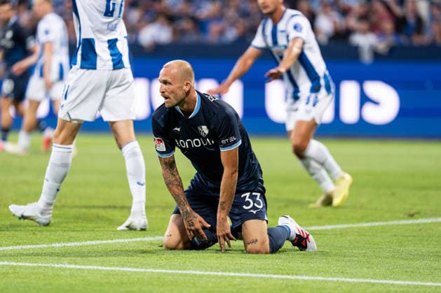 07.08.2026, GER Deutschland, Fussball, Saison 2026 2027, 2. Bundesliga, 1. Spieltag: VfL Bochum vs Hertha BSC Berlin Philipp Hofmann (VfL Bochum, 33) am Boden, auf den Knien, Gestik, Mimik, Emotionen Bochum Vonovia Ruhrstadion Nordrhein Westfalen Deutschland *** August 7, 2026, GER Germany, Soccer, 2026–2027 Season, 2. Bundesliga, Matchday 1: VfL Bochum vs. Hertha BSC Berlin; Philipp Hofmann (VfL Bochum), age 33, on the ground, on his knees, gesturing, facial expressions, emotions; Bochum, Vonovia Ruhrstadion, North Rhine-Westphalia, Germany Copyright: xnordphotoxGmbHx xSchulzex
